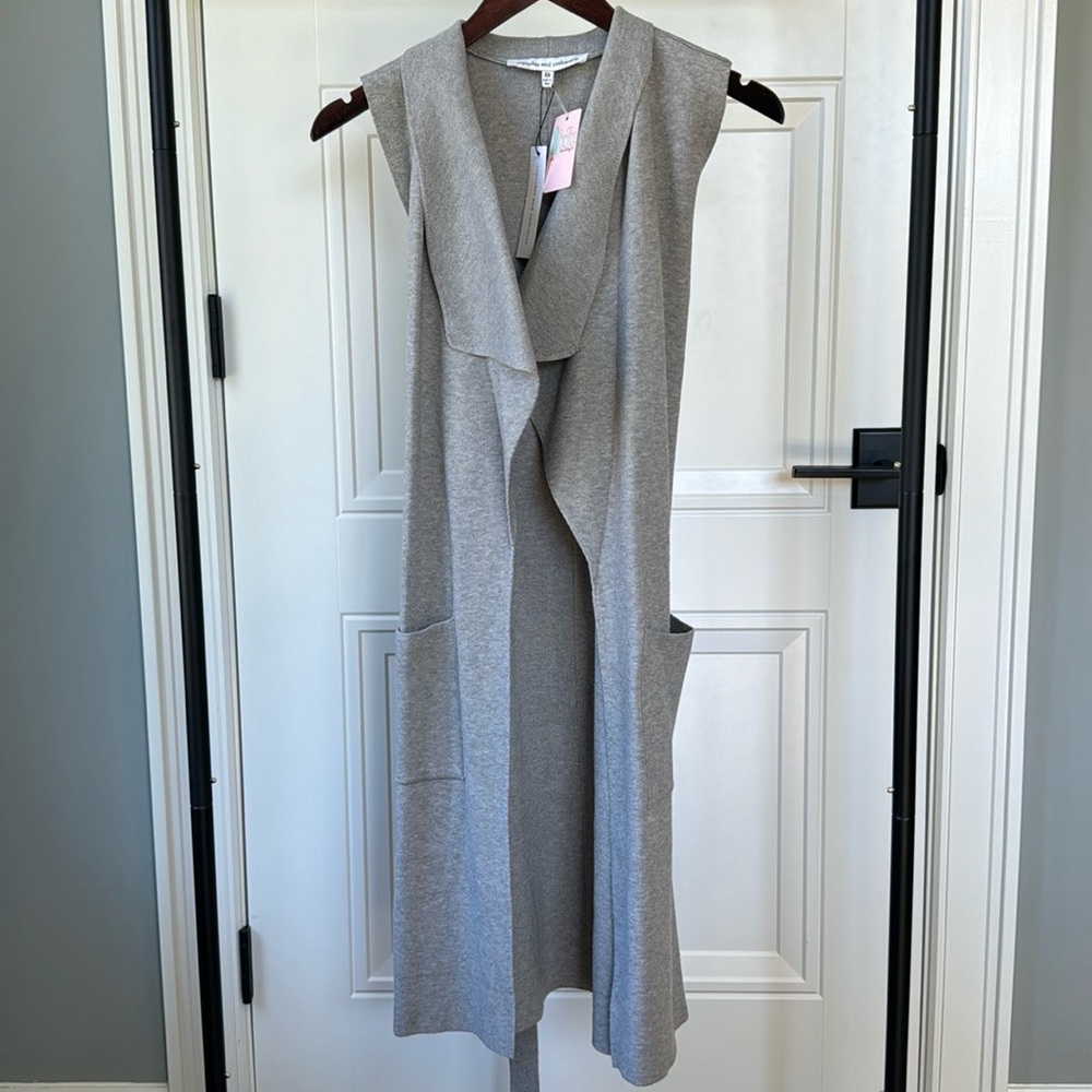 cupcakes & cashmere • Carmen Vest • Light Heather Grey - Picture 3 of 6